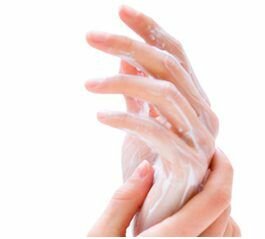 Мыло - хорошее средство очищения кожи рук