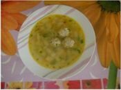 Суп с фрикадельками, картофелем и рисом.